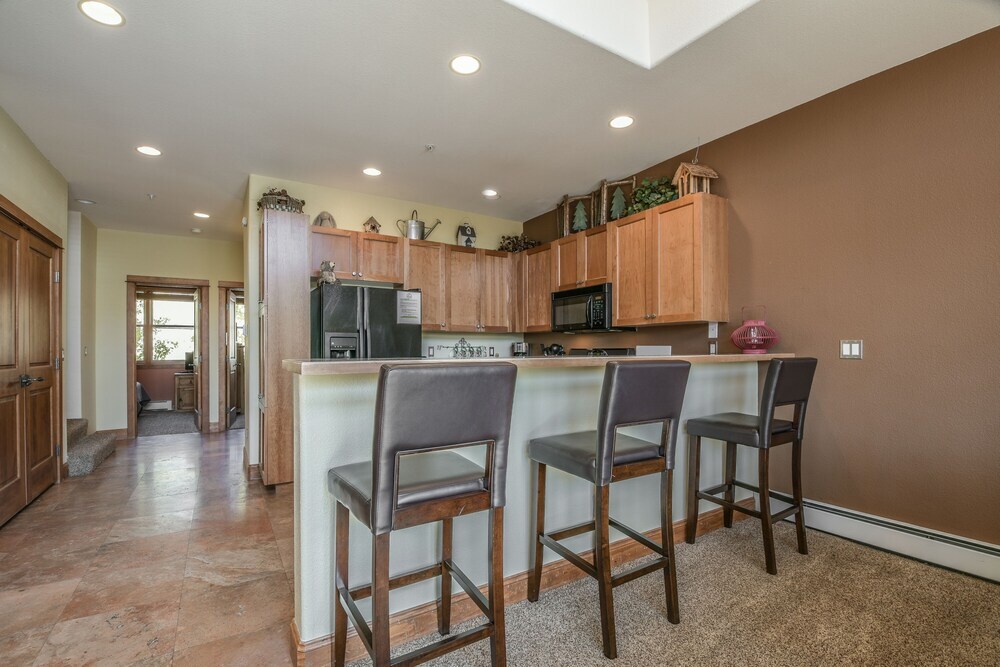 Antlers Gulch 303 by SummitCove Vacation Lodging