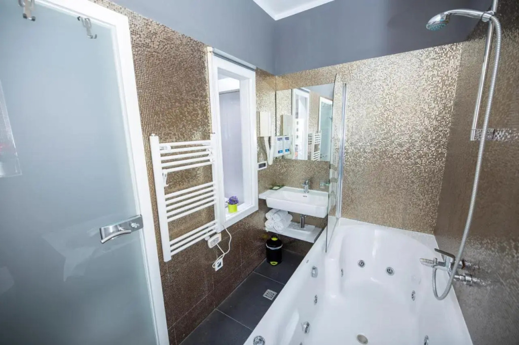 Karmel Beachway Rooms1