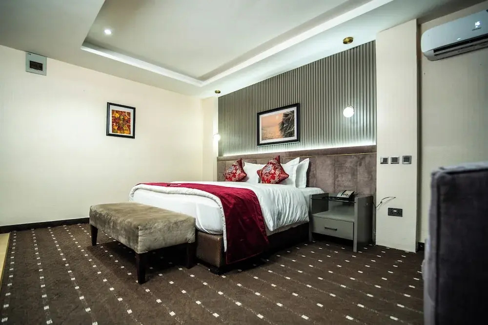 Vynedresa Hotel
