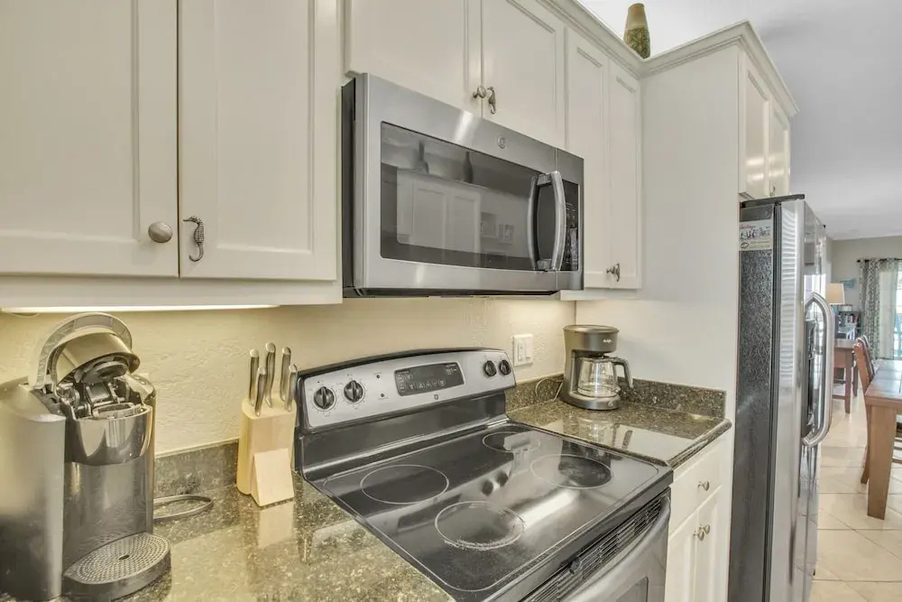 Island Dream - Dawn Condo 1025- Beachfront Views 2 Bedroom Condo by Redawning