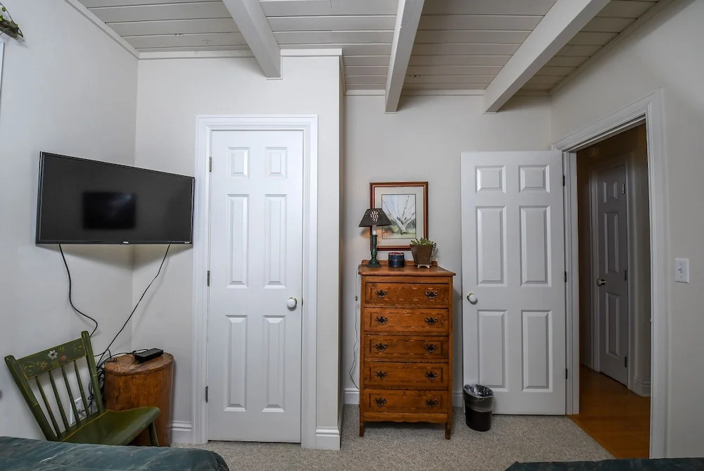 Quiet Retreat 4 Bedroom House