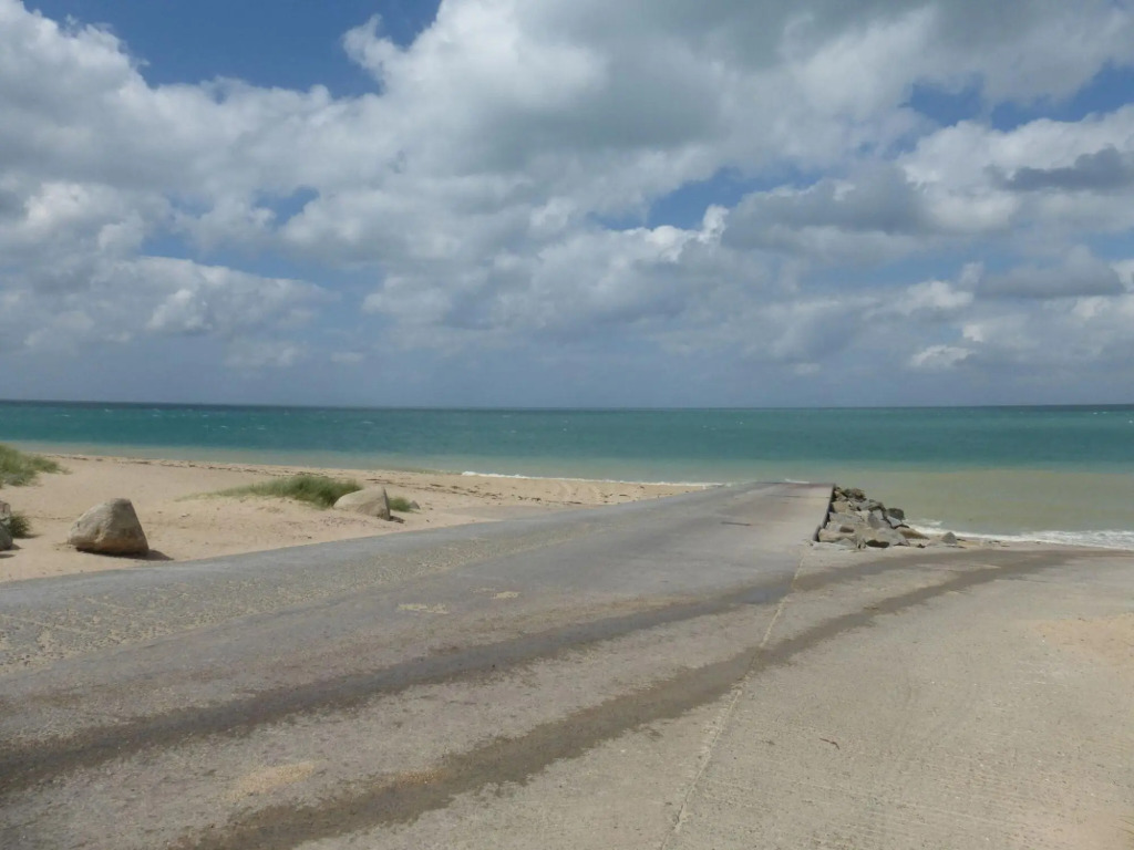 Bungalow in Gouville-sur-Mer near Beach