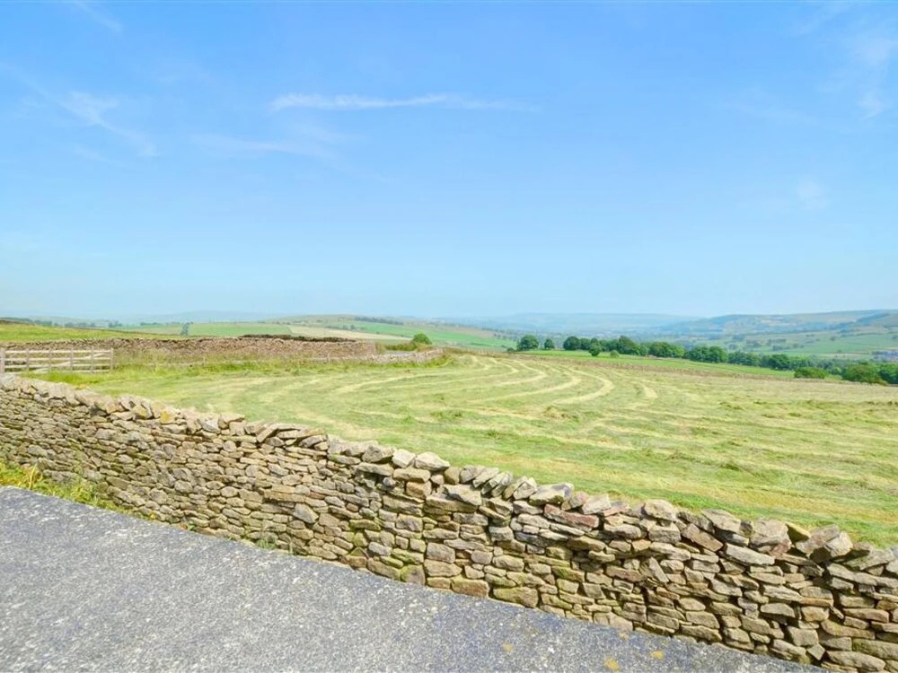 Traditional Holiday Home With Beautiful Views Over Meadows
