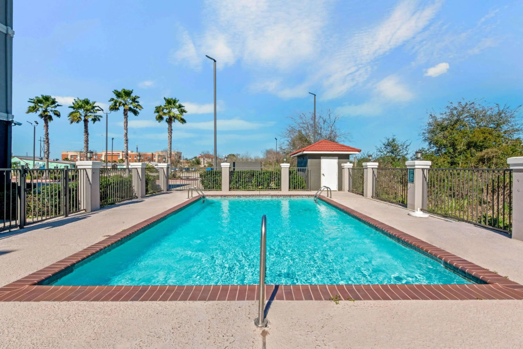 La Quinta Inn & Suites by Wyndham Winnie