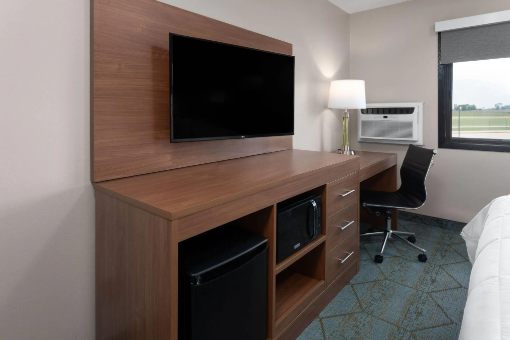 Baymont inn by Wyndham Oshkosh Airport