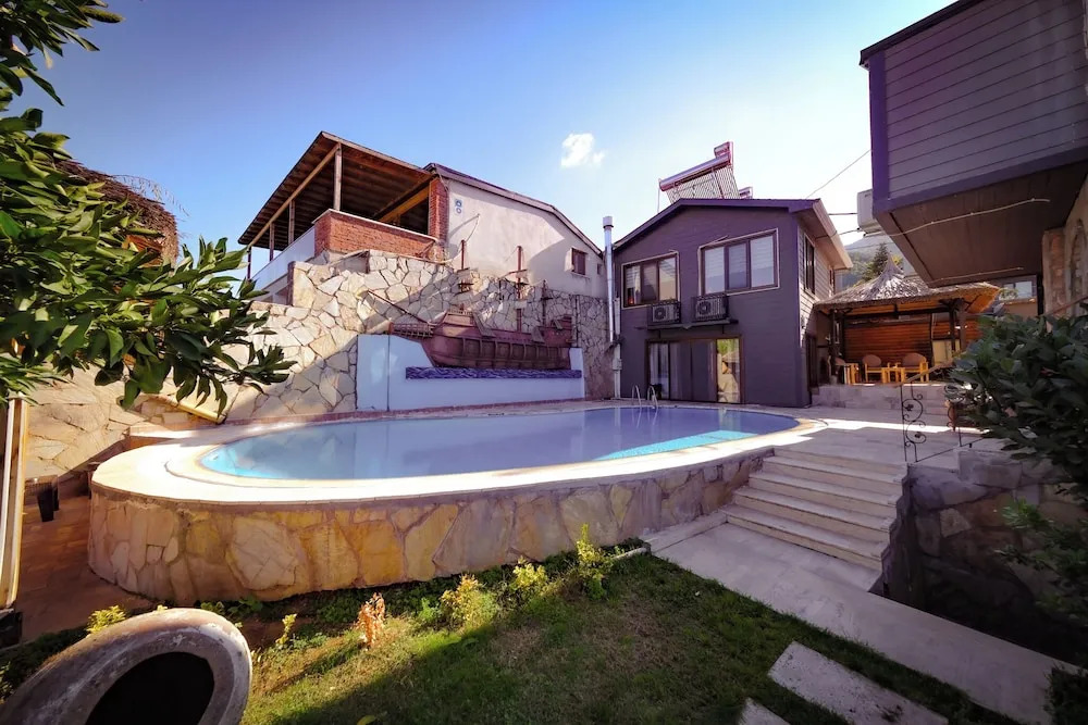 Villa Lake Paradise