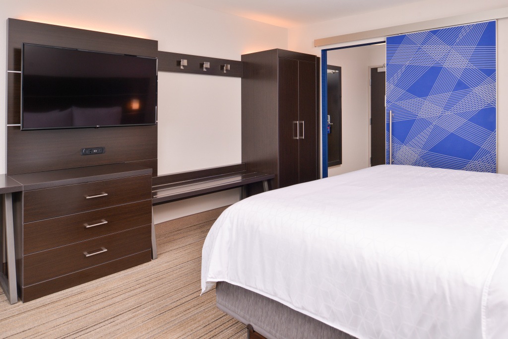 Holiday Inn Express & Suites - Olathe West by IHG