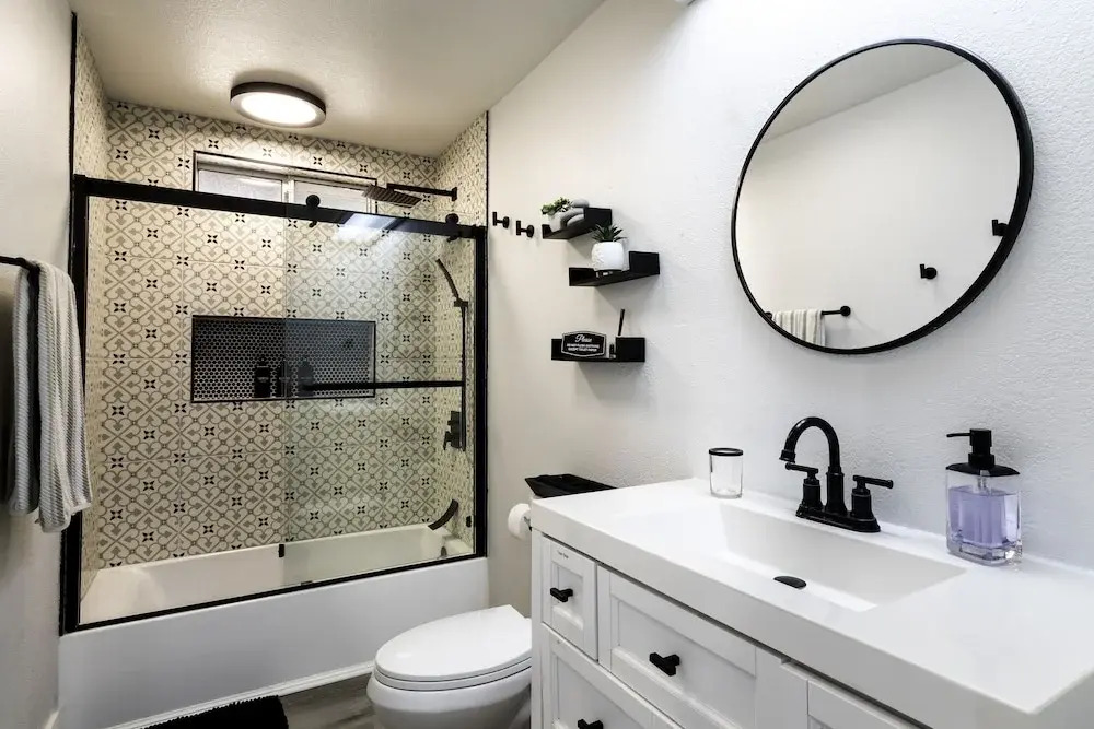 Sky Harbor House - Centrally Located W/hot Tub 3 Bedroom Home by RedAwning