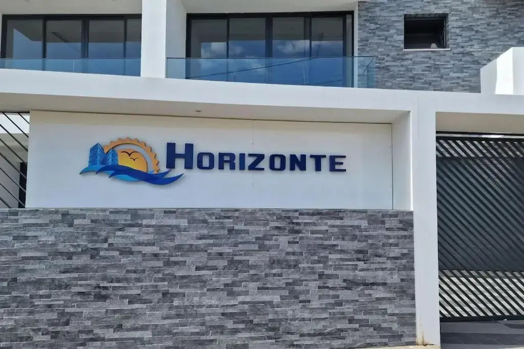 Apartamento encantador com piscina e vista mar