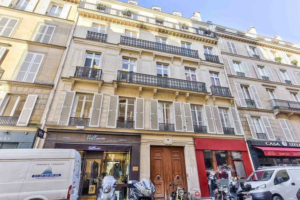 63-Luxury Flat Champs-Elysees (1c)