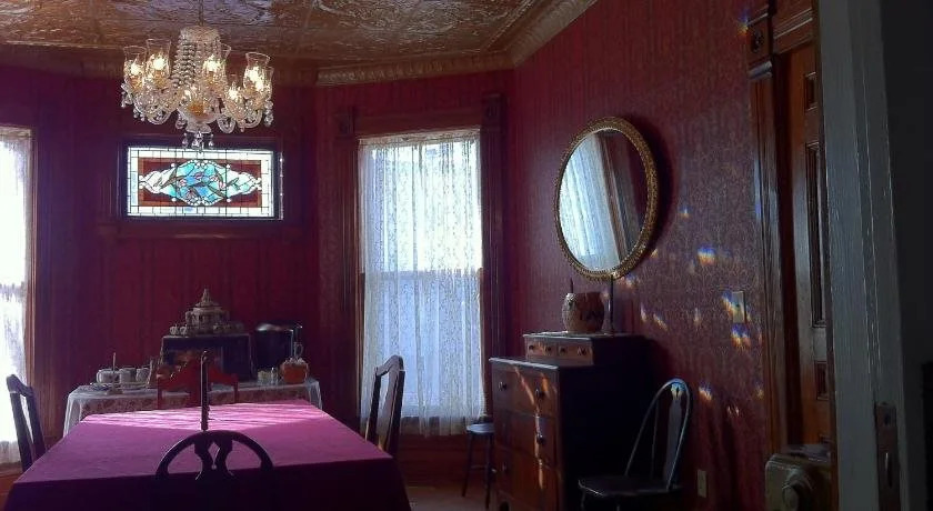 Grand Avenue Bed and Breakfast