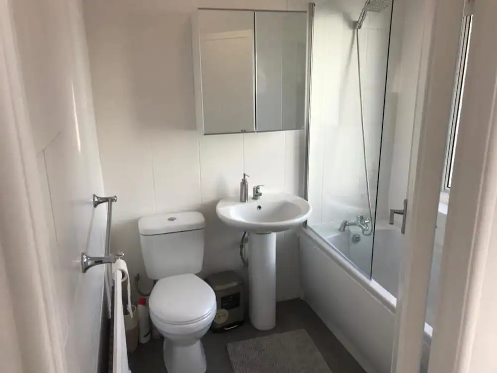 Impeccable 2-Bed Cottage in Dagenham