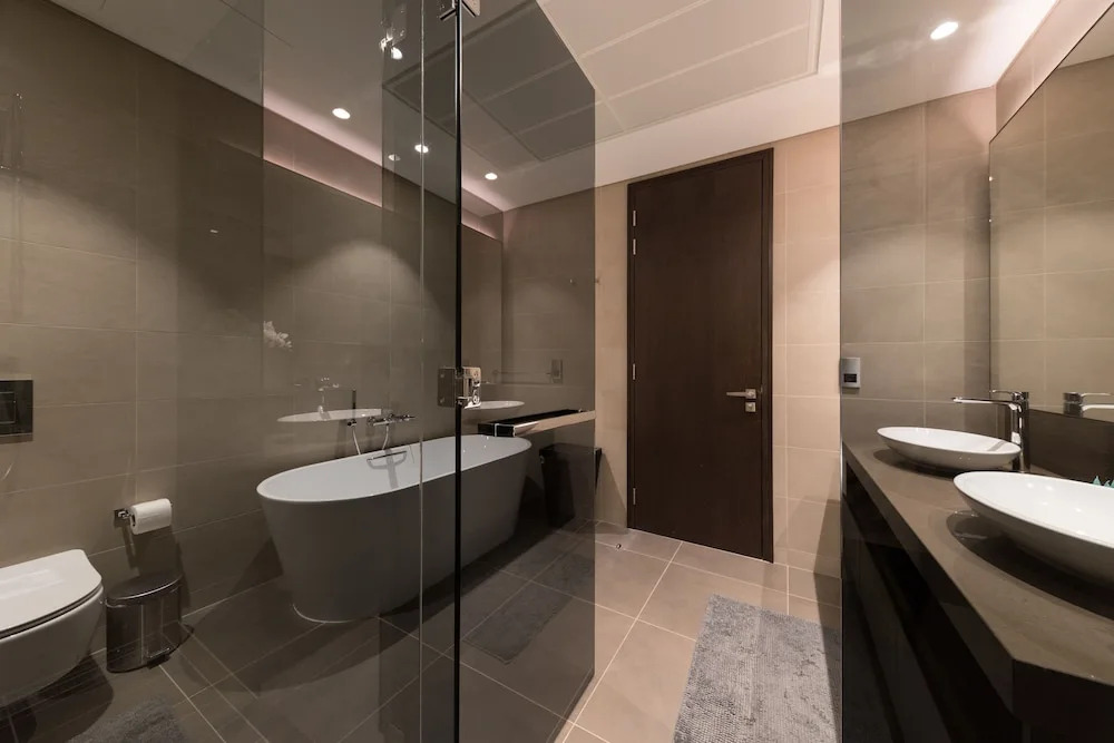 Sunny 2BR at Jumeirah Living Marina Gate