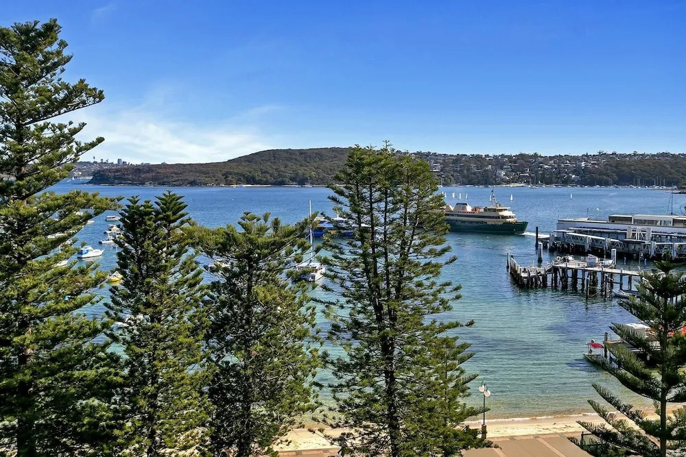 Beautiful 2 Bedroom Apartment Overlooking Manly Wharf - MAN29
