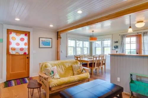 Rockaway Beach Bungalow