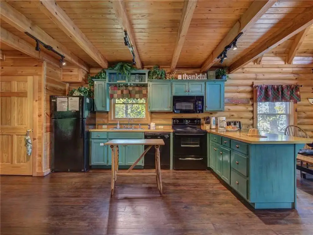 Wilderness Theater and Lodge 3 Bedroom Home with Hot Tub