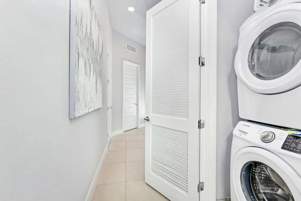 Stylish Condo near Disney w Hotel Amenities 7770- 26-110