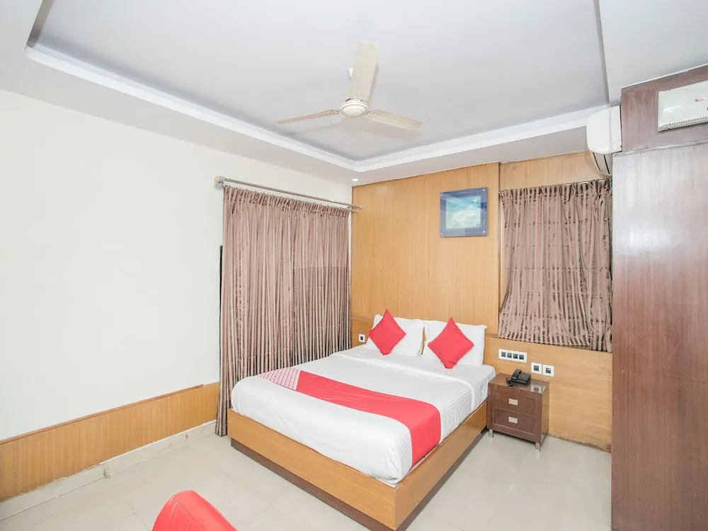 OYO 14204 Regal Residency