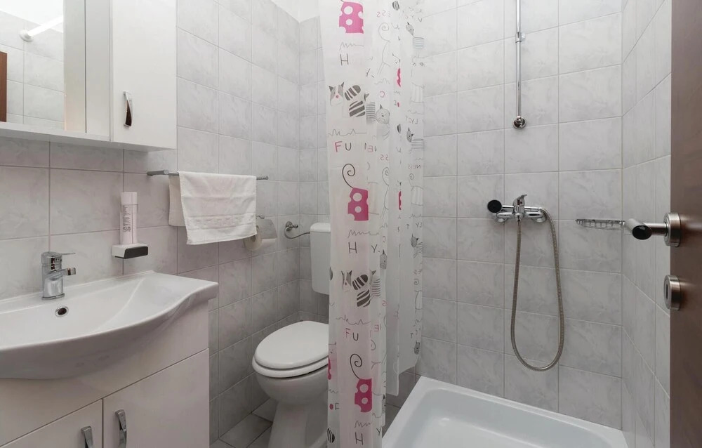 Nice Home in Zadar With Wifi and 8 Bedrooms