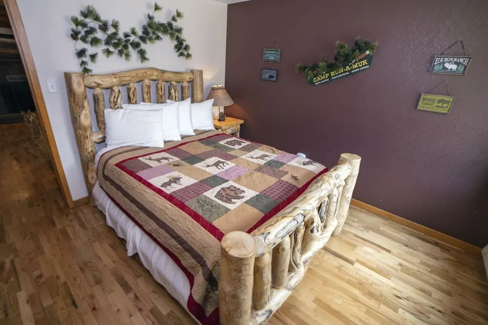 Rocky Mountain Retreat 1A- 4 bedroom/3 bath with personal hot tub offers Panoramic Mountain Views 4 Cabin