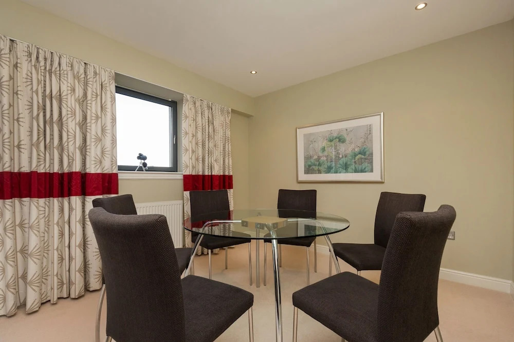 411 - Corinthian Quay Apartment