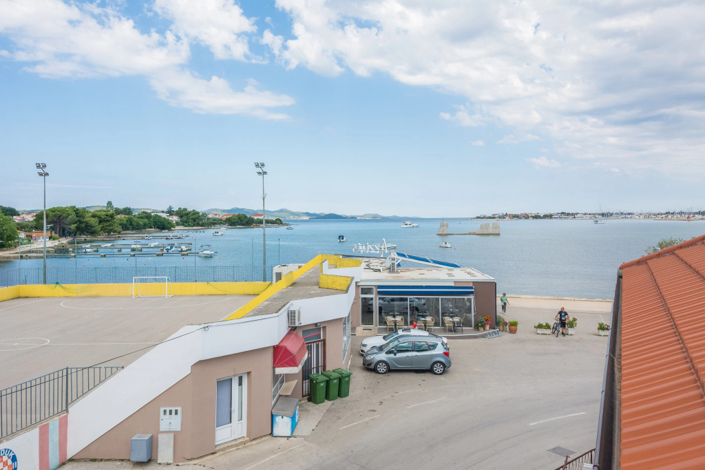 Beachfront Apartment Mira 1