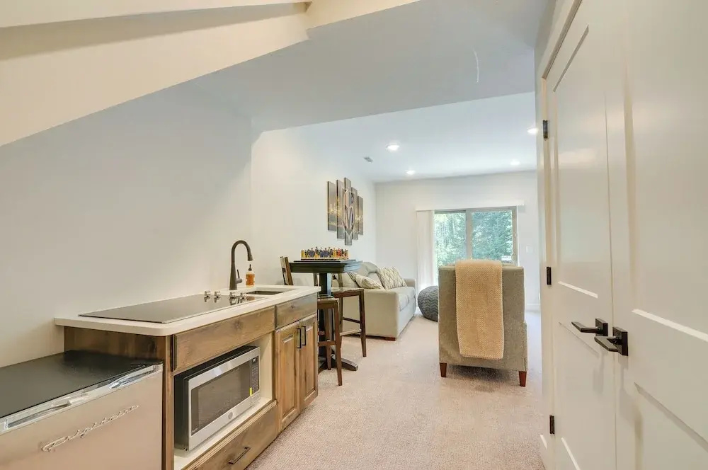 Brian Head Retreat w/ Deck, Shuttle to Ski Slopes!