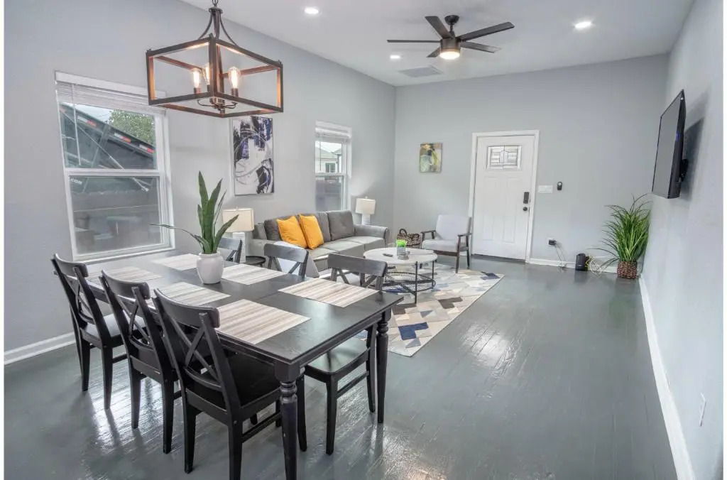 Captivating 4BR 2BA Home Near Awesome Downtown