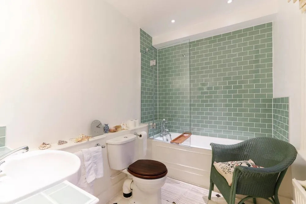 JOIVY Attractive Chelsea Apartment Sleeps 4