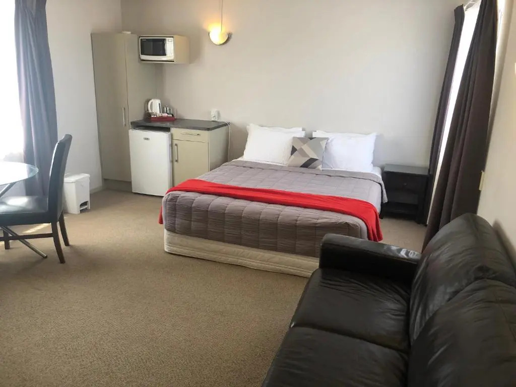 Absolute Lake View Motel