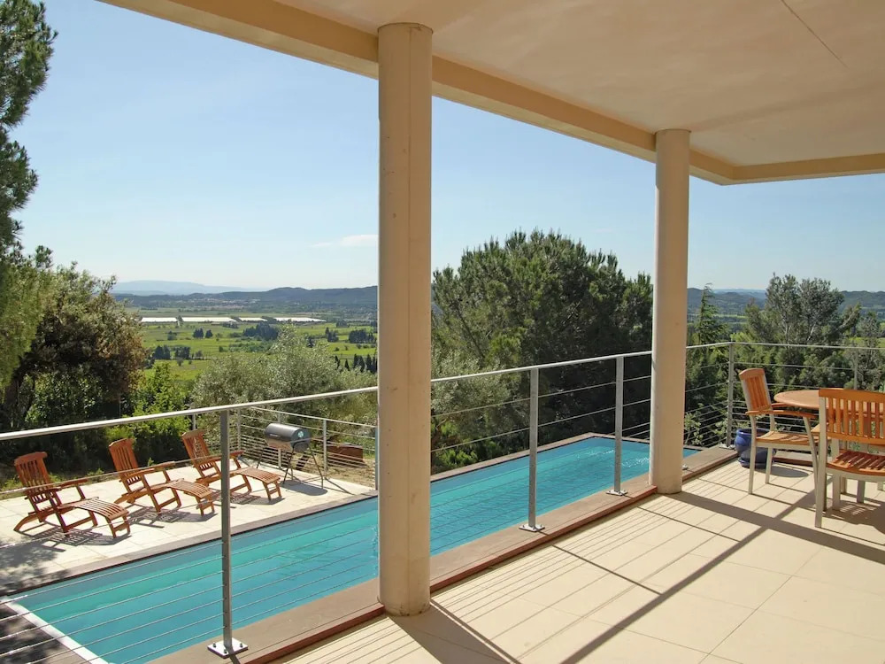 Luxurious Villa in Rochefort-du-gard With Private Pool