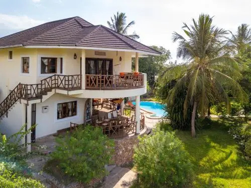 Luxury villa 400m from the beach