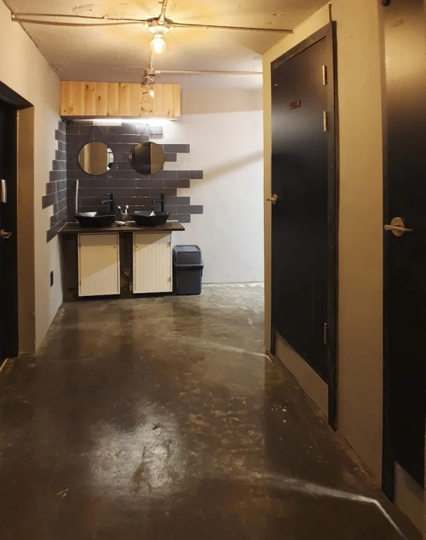 U Guesthouse 2 in Yeonnam Caters to Women - Hostel