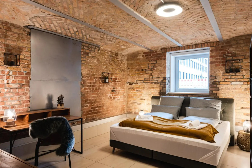 2 independent Luxury LOFTS side by side. 152m2. 4BR. Co-CLEAN grocery help
