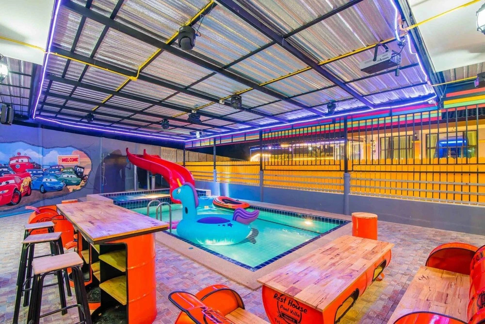 Rest House Supercar Pool Villa