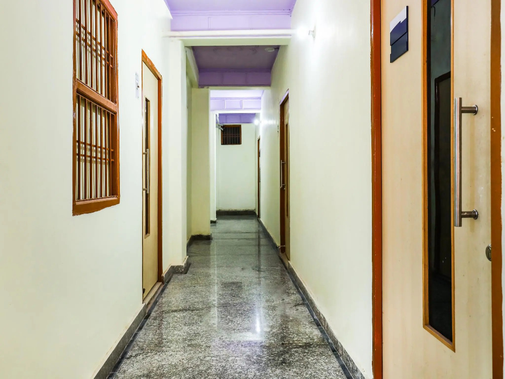 OYO 37728 Raghav Residency