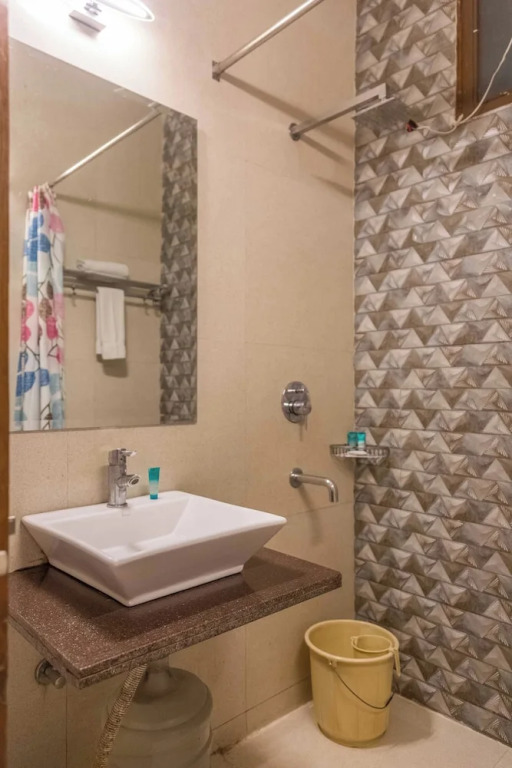 Room-hauz Khas 3 Rooms BnB