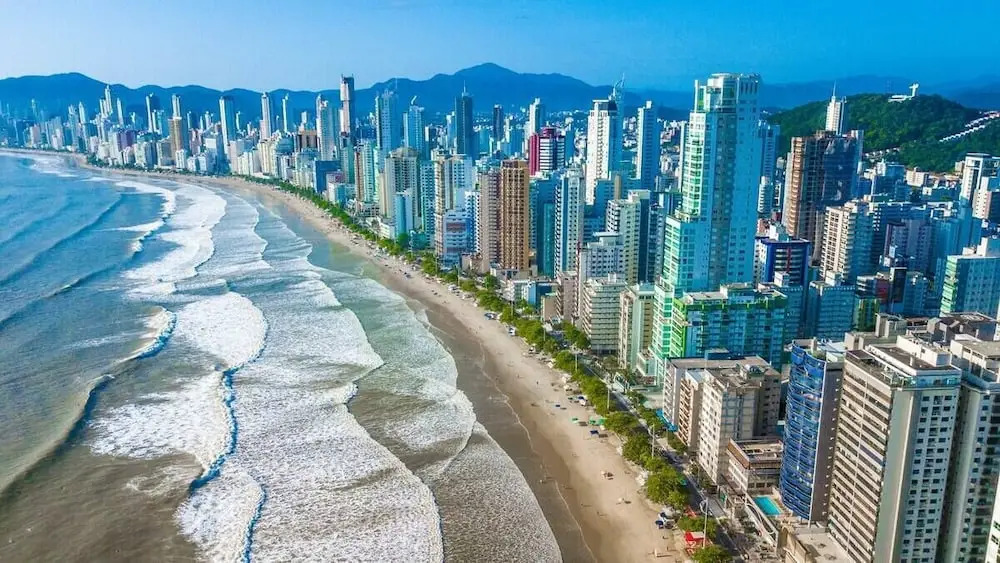 Apto Com Acesso Exclusivo a Praia em BC