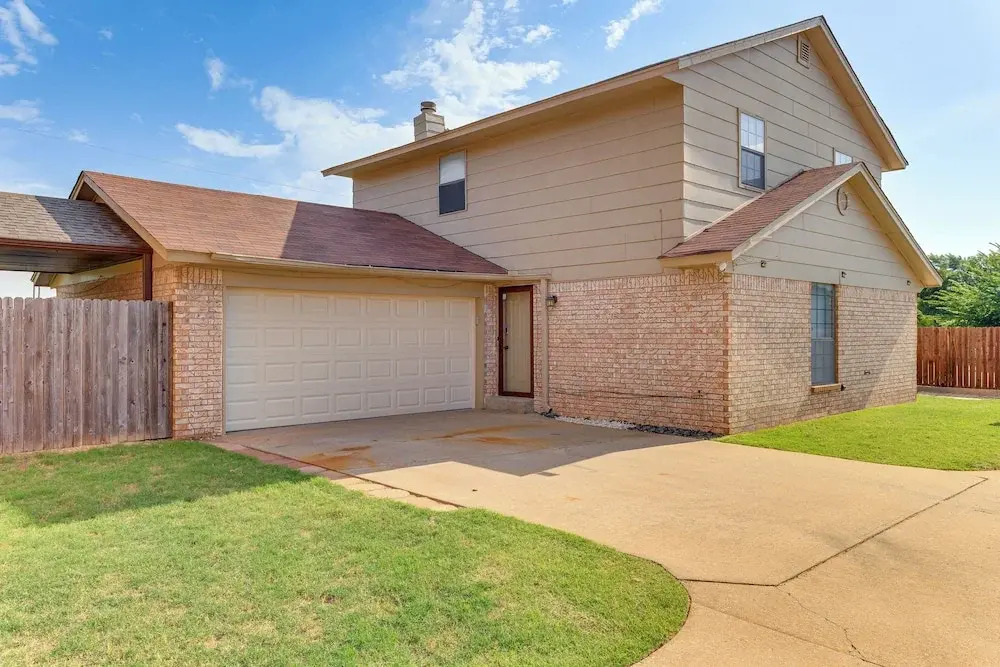 South OKC Home w/ Game Room: 18 Mi to OU Campus!