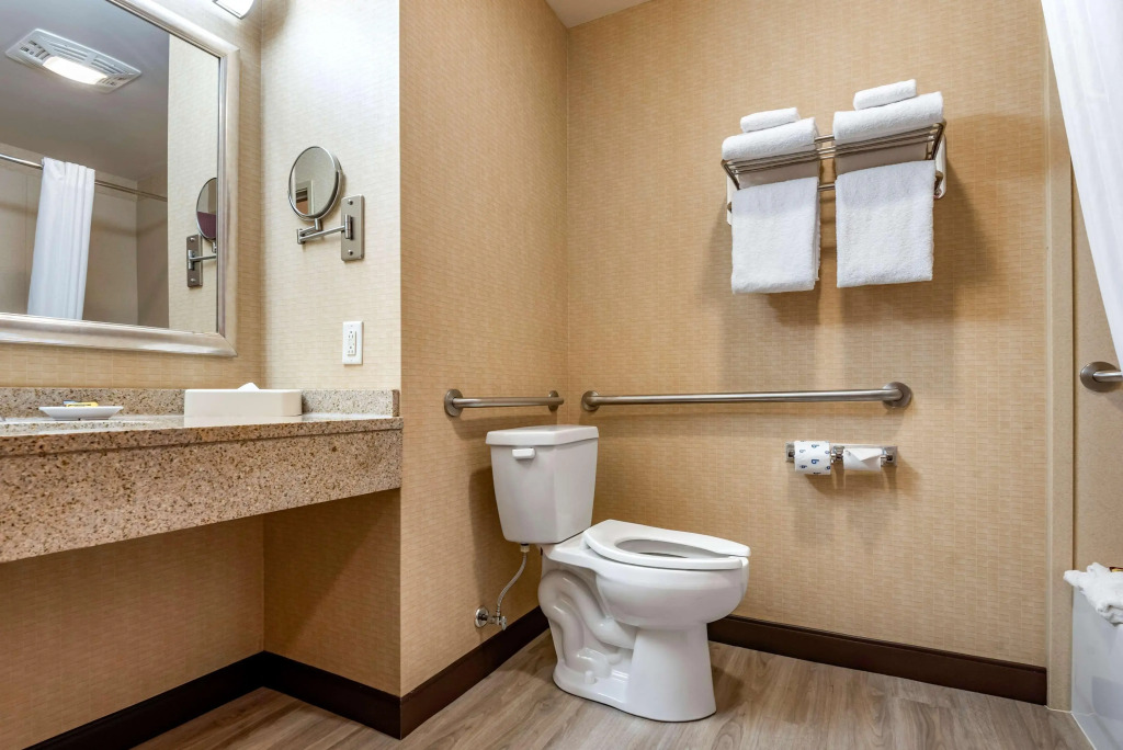 Best Western PLUS Victor Inn & Suites