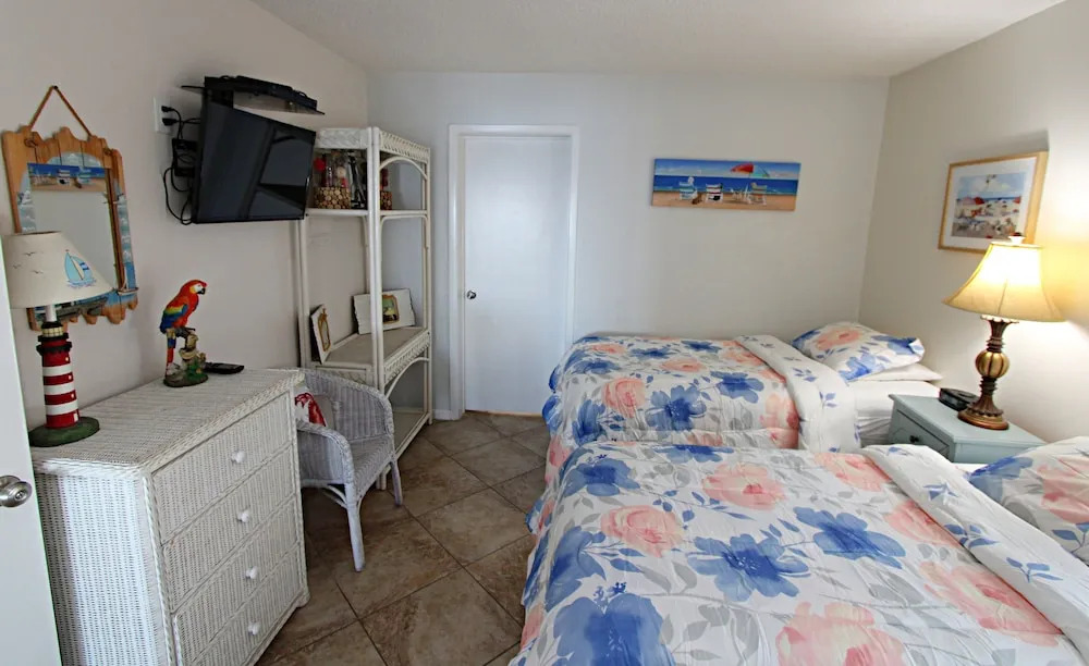 Island Shores 550 3 Bedroom Condo by RedAwning