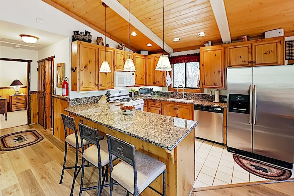 New Listing! Amazing Moonridge Getaway W/ Decks 4 Bedroom Home