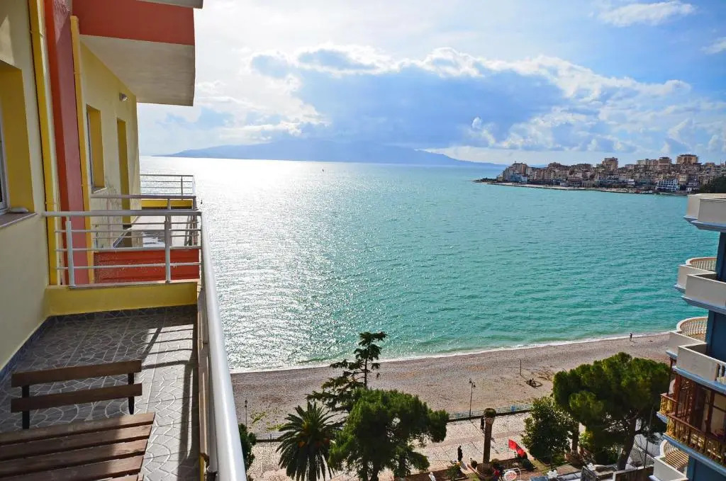 Blas Apartments