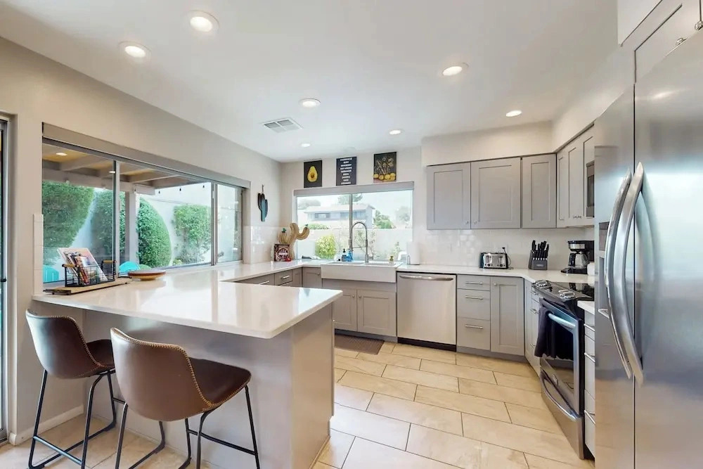 3BR House w/ Private Pool & Gas Grill