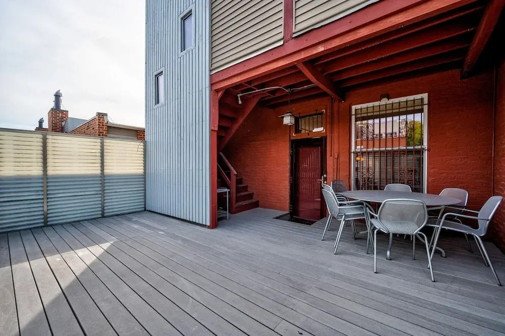 Huge Lincoln Park 6 Bed Duplex with Free Parking by AllSet Turnover