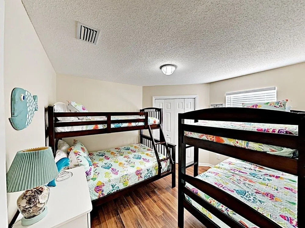 New Listing! Updated Coastal - Walk To Beach 4 Bedroom Home