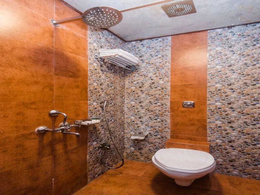OYO 7879 Golden Tulipz Boutique Hotel