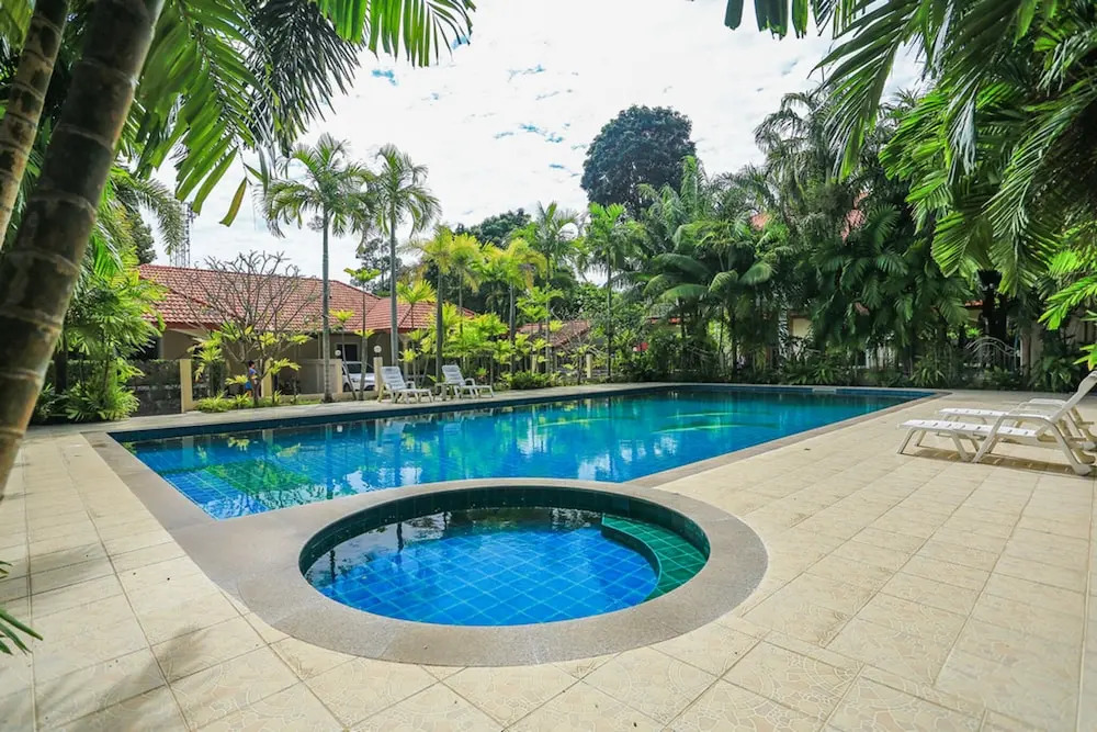 Lovely House With Access to Large Swimming Pool and Near Chalong Pier Num001