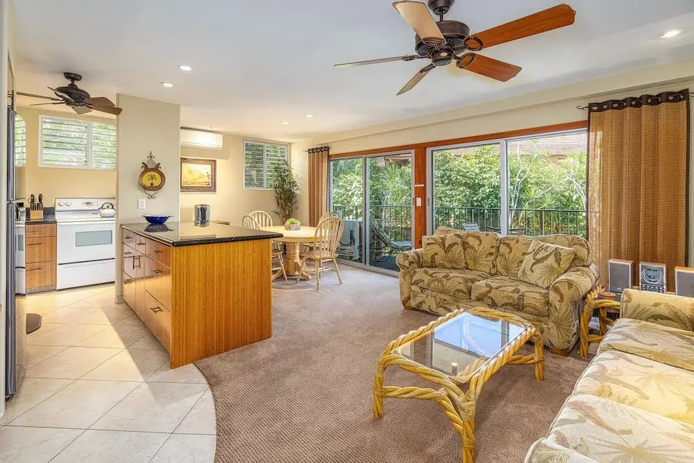 Hale Hui Kai 202 - Keawakapu Beach, Garden Views, Steps to the Beach, Split AC!