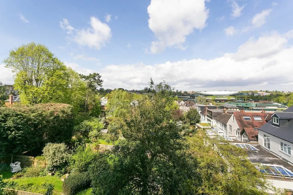 Beautiful 2BR Home in Wimbledon Village W/parking